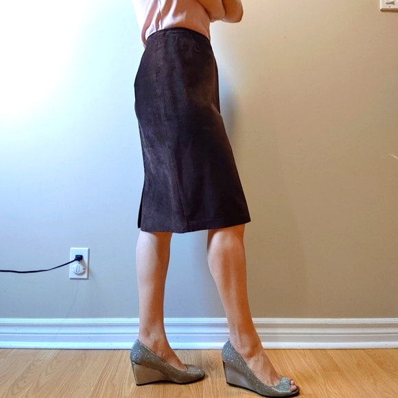 Danier Brown Suede Leather Midi Skirt - Picture 2 of 7